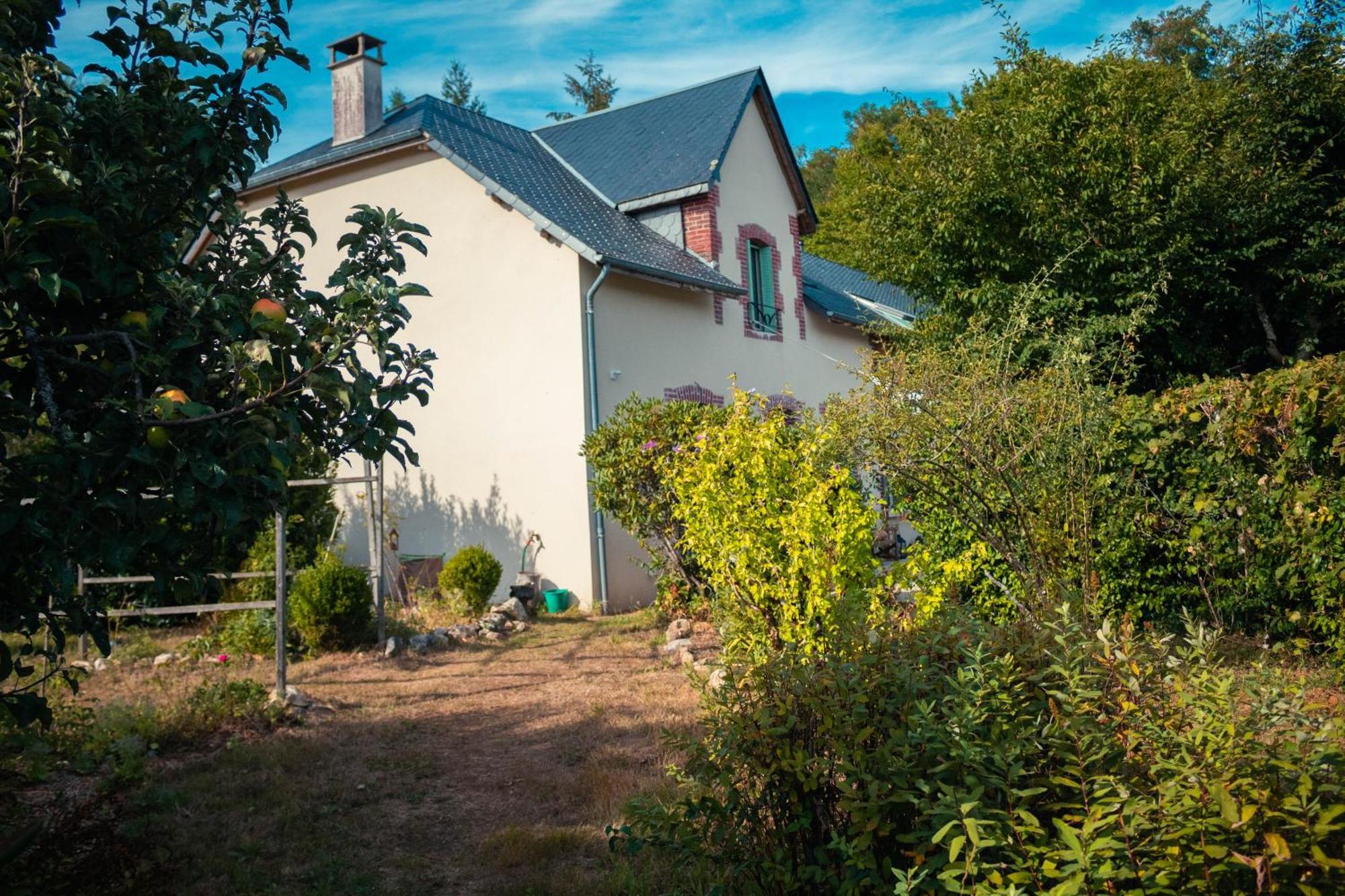 Bed and Breakfast Les Jardins De Nanine Lapleau Exteriér fotografie
